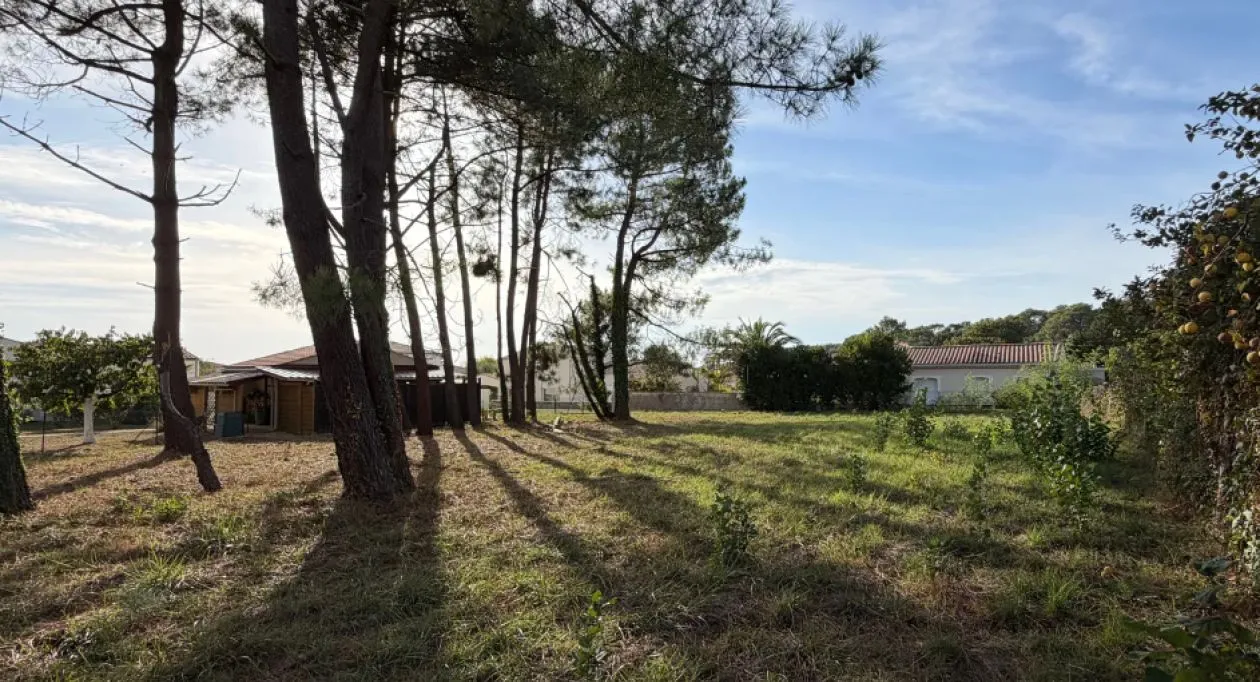 Image 1 Terrain à bâtir de 924 m² à SAINT-PALAIS-SUR-MER (17)