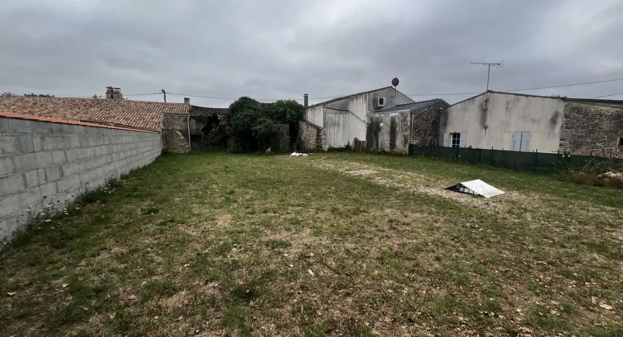 Image 1 Terrain à bâtir de 371 m² à MEURSAC (17)