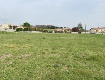 Photo du terrain de 1 200 m² à LOUZAC-SAINT-ANDRE