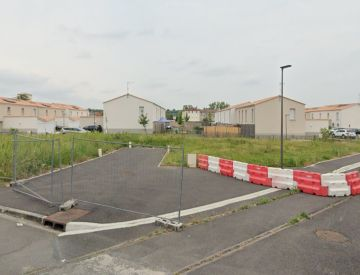 Photo du terrain de 412 m² à RUELLE-SUR-TOUVRE