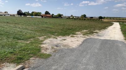 Photo du terrain n°42 de 381 m² à GREZAC