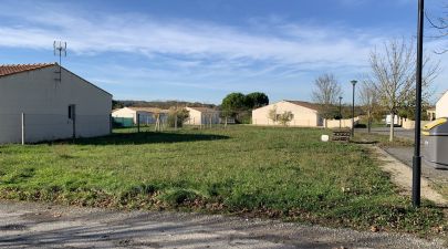 Photo du terrain n°32 de 591 m² à SAINT-HILAIRE-DE-VILLEFRANCHE