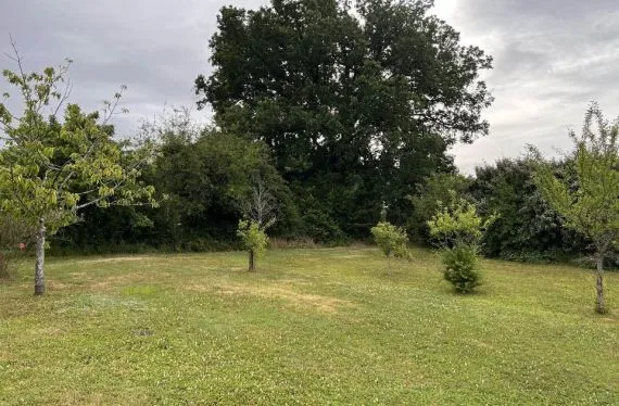 Terrain à bâtir de 275 m2 au prix de 79600 € à VILLEDOUX (17)