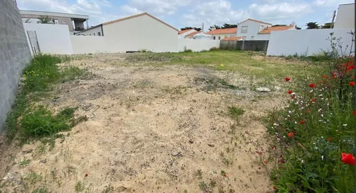 Image d'un terrain à vendre de 424 m² à BRETIGNOLLES-SUR-MER (85)