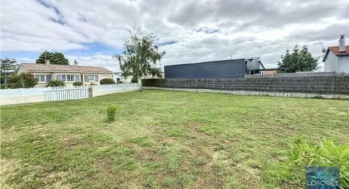 Image d'un terrain à vendre de 325 m² à GIVRAND (85)