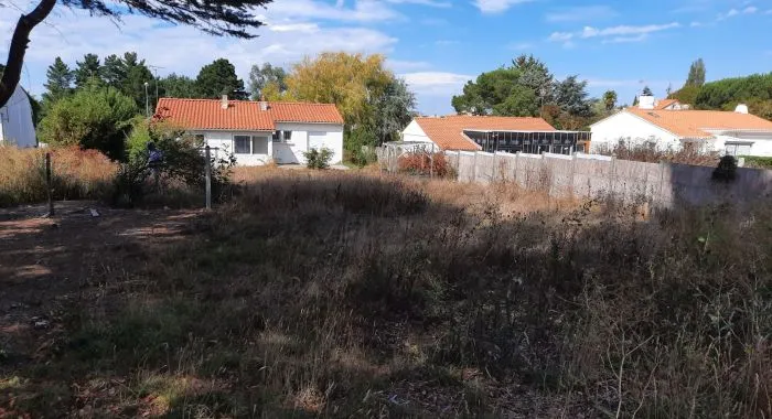 Image d'un terrain à vendre de 700 m² à LA CHAIZE-GIRAUD (85)