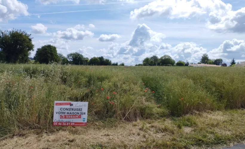 Image Terrain à bâtir de 461 m² à LA CHAPELLE-DES-POTS (17)