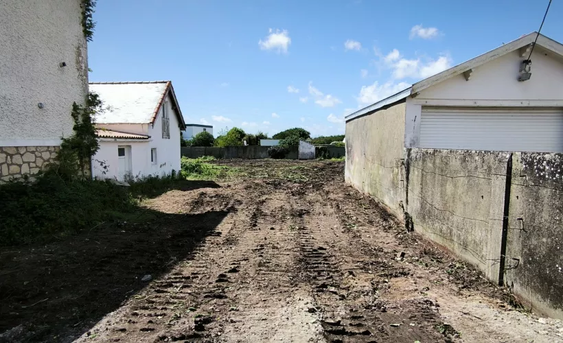 Image Terrain à bâtir de 614 m² à BOURCEFRANC-LE-CHAPUS (17)