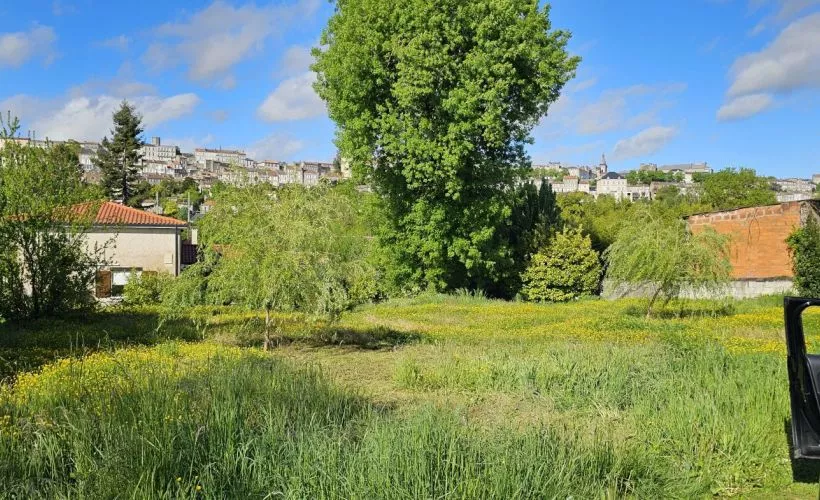 Image Terrain à bâtir de 600 m² à ANGOULEME (16)