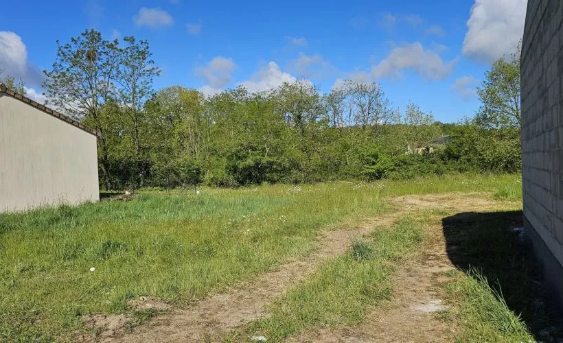 Image Terrain à bâtir de 350 m² à NERSAC (16)