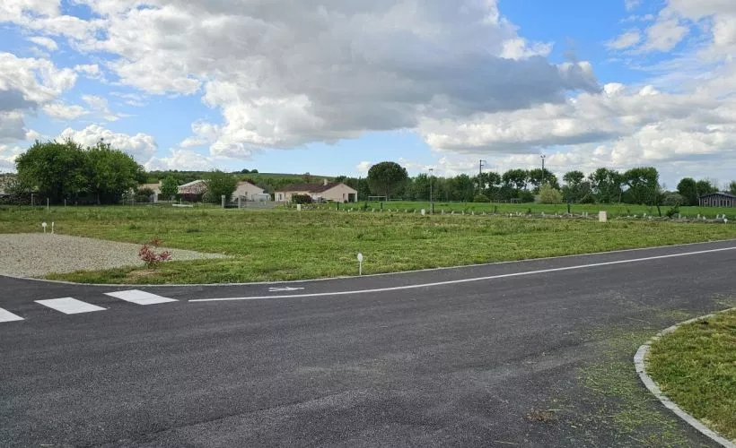 Image Terrain à bâtir de 601 m² à MARSAC (16)