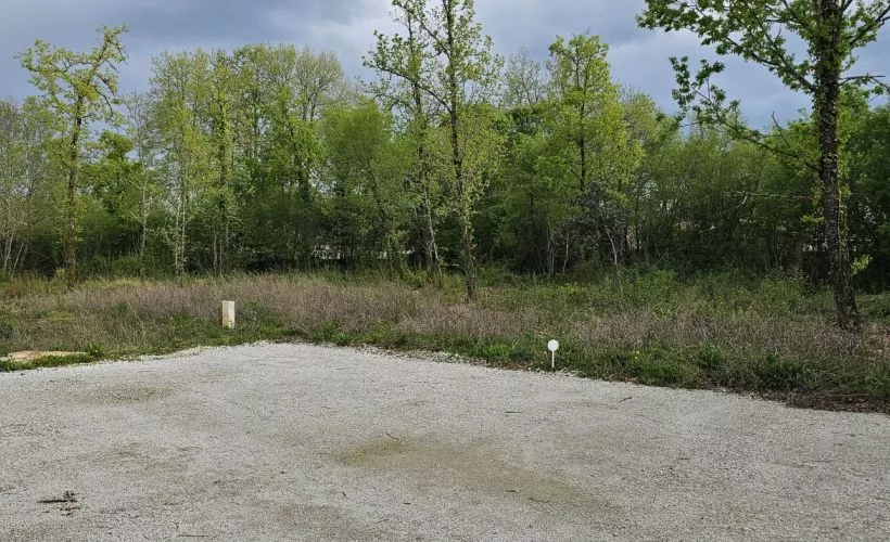 Image Terrain à bâtir de 607 m² à PUYMOYEN (16)