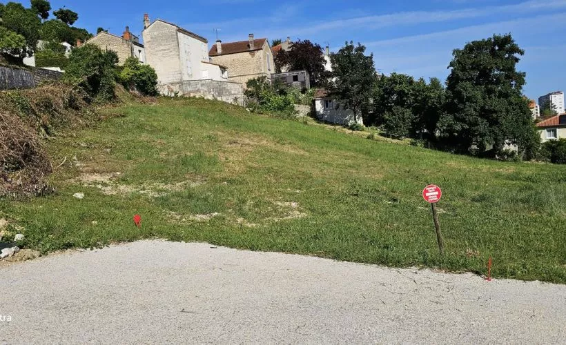 Image Terrain à bâtir de 350 m² à ANGOULEME (16)