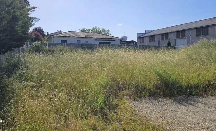 Image Terrain à bâtir de 730 m² à ANGOULEME (16)