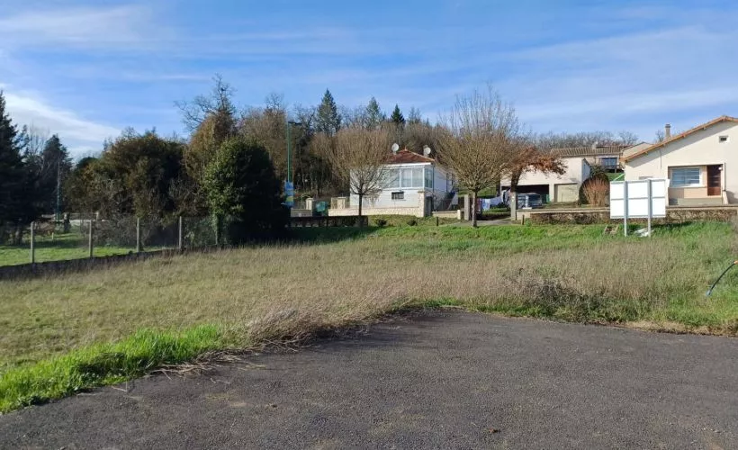 Image Terrain à bâtir de 237 m² à TROIS-PALIS (16)