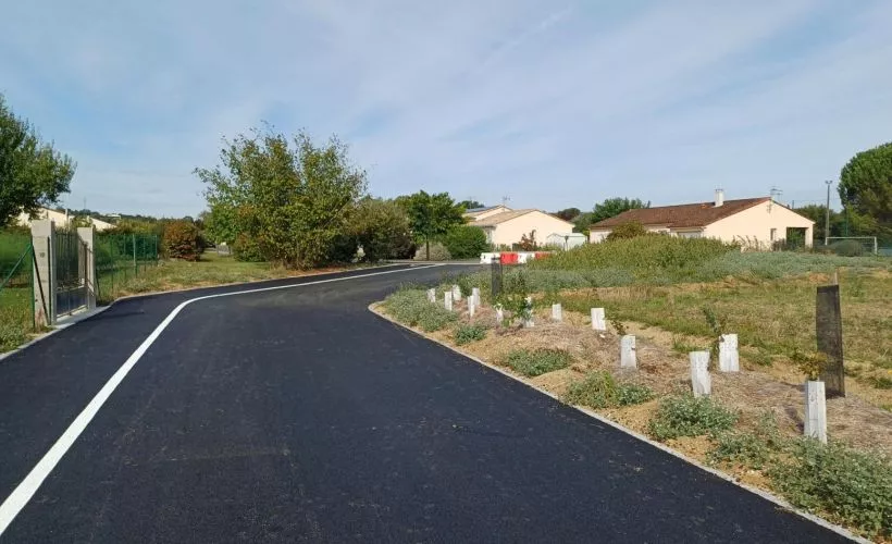 Image Terrain à bâtir de 684 m² à MARSAC (16)