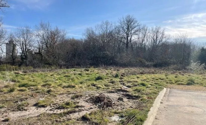 Image Terrain à bâtir de 593 m² à BREUILLET (17)