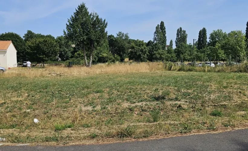 Image Terrain à bâtir de 438 m² à FLEAC (16)