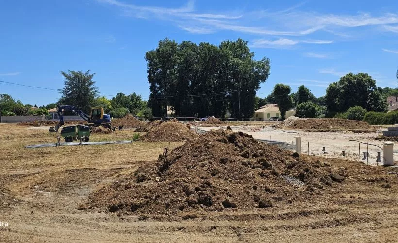 Image Terrain à bâtir de 604 m² à VOEUIL-ET-GIGET (16)