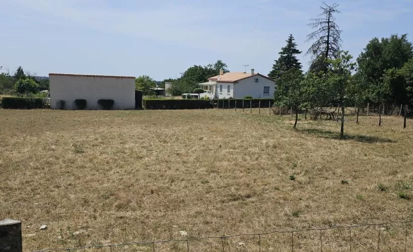 Image Terrain à bâtir de 986 m² à BRIE (16)