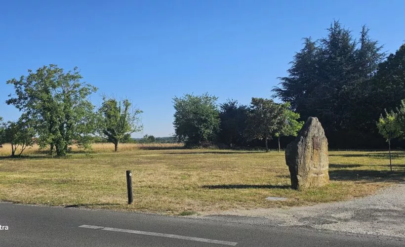 Image Terrain à bâtir de 850 m² à LINARS (16)