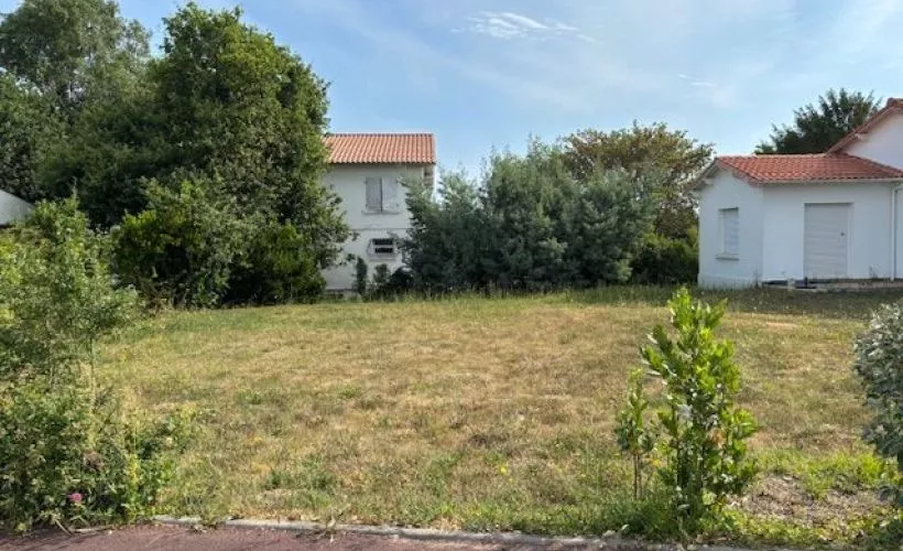 Image Terrain à bâtir de 382 m² à SAINT-PALAIS-SUR-MER (17)