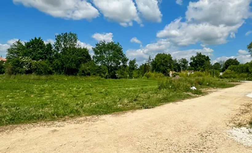 Image Terrain à bâtir de 568 m² à GEMOZAC (17)