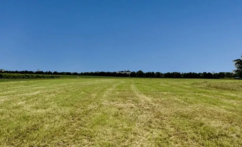 Image Terrain à bâtir de 3407 m² à GEMOZAC (17)