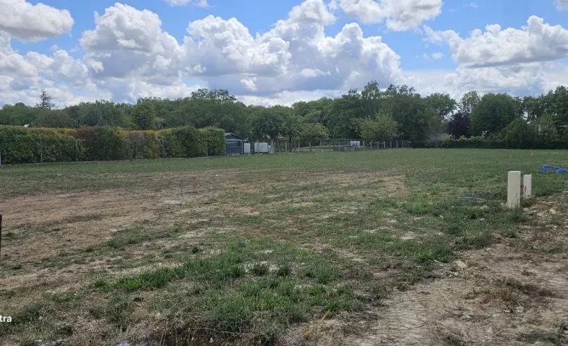 Image Terrain à bâtir de 394 m² à VARS (16)