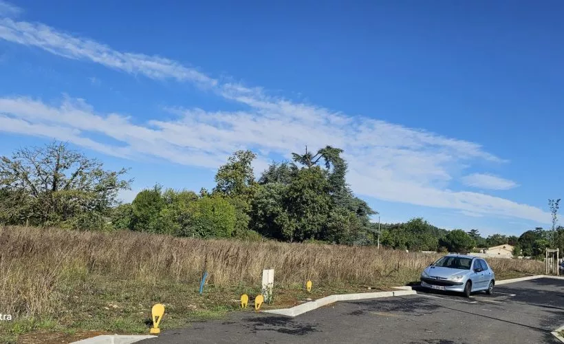 Image Terrain à bâtir de 527 m² à COGNAC (16)