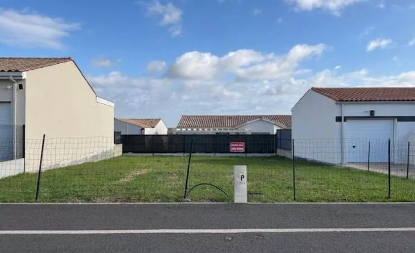 Image Terrain à bâtir de 248 m² à MESCHERS-SUR-GIRONDE (17)