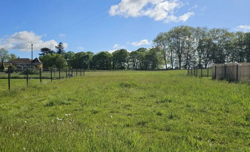 Image Terrain à bâtir de 480 m² à SAINT-SATURNIN (16)