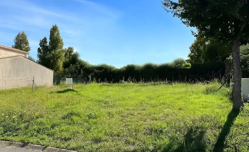 Image Terrain à bâtir de 765 m² à MESCHERS-SUR-GIRONDE (17)