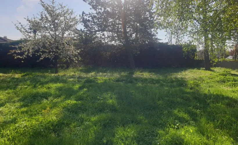 Image Terrain à bâtir de 755 m² à FORGES (17)