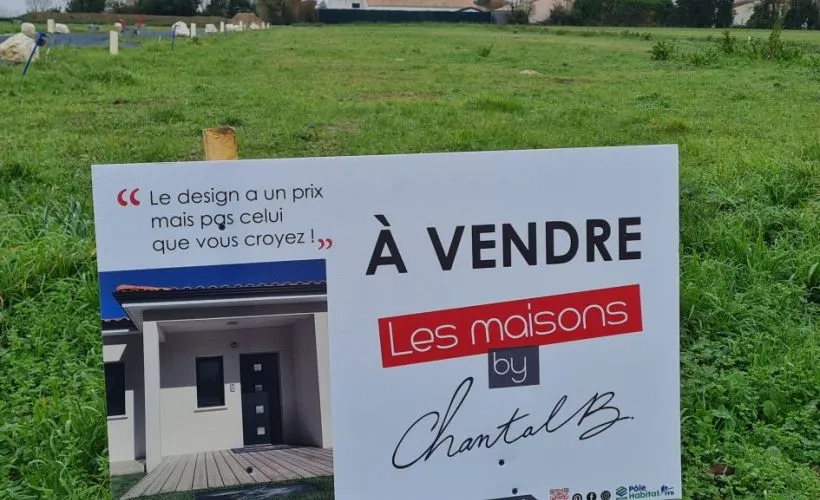 Image Terrain à bâtir de 390 m² à CLAVETTE (17)