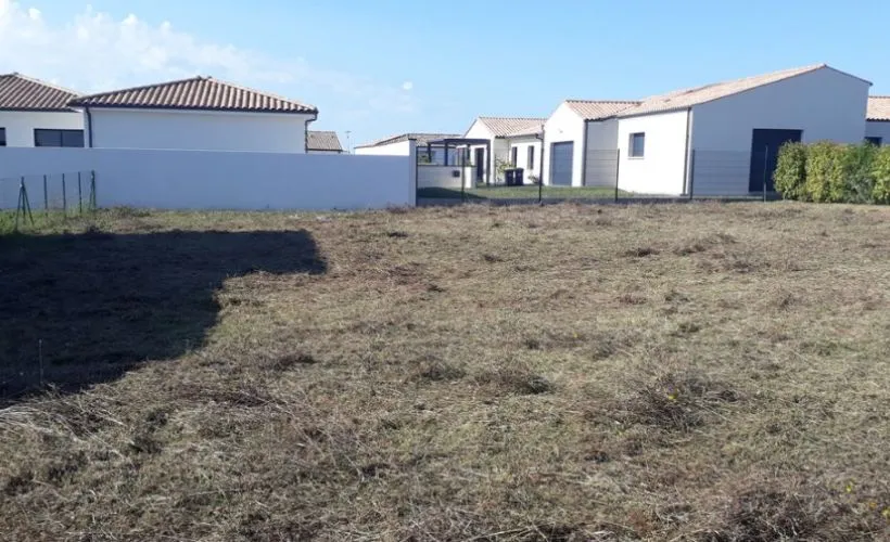 Image Terrain à bâtir de 678 m² à MEDIS (17)