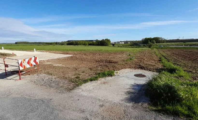 Image Terrain à bâtir de 828 m² à ROULLET-SAINT-ESTEPHE (16)