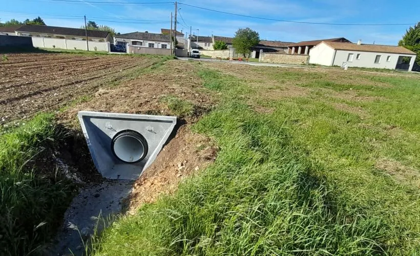 Image Terrain à bâtir de 853 m² à ROULLET-SAINT-ESTEPHE (16)