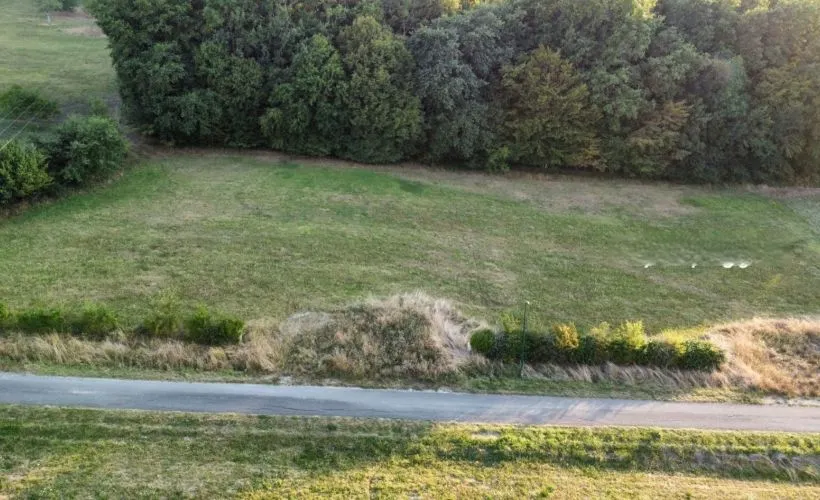 Image Terrain à bâtir de 891 m² à GRASSAC (16)