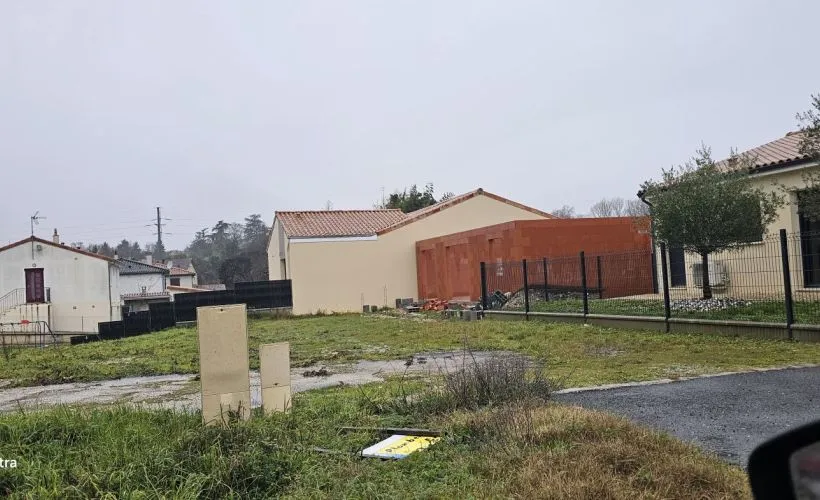 Image Terrain à bâtir de 481 m² à TOUVRE (16)