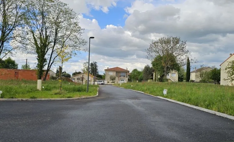 Image Terrain à bâtir de 356 m² à GOND-PONTOUVRE (16)