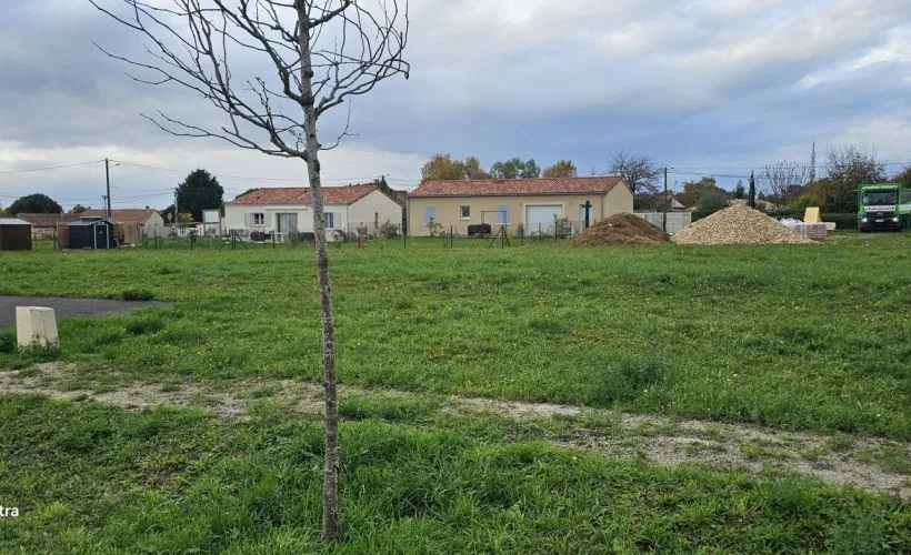 Image Terrain à bâtir de 690 m² à SAINT-SATURNIN (16)