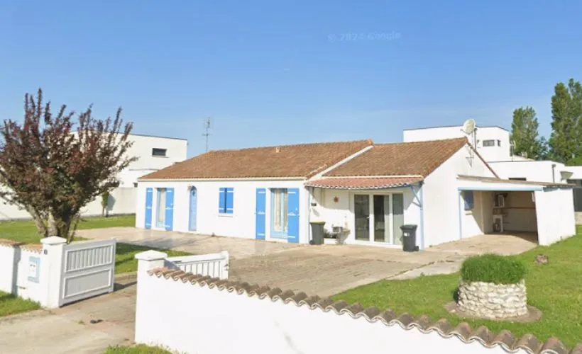 Image Terrain à bâtir de 1200 m² à MEDIS (17)