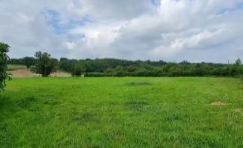 Image Terrain à bâtir de 565 m² à MEURSAC (17)