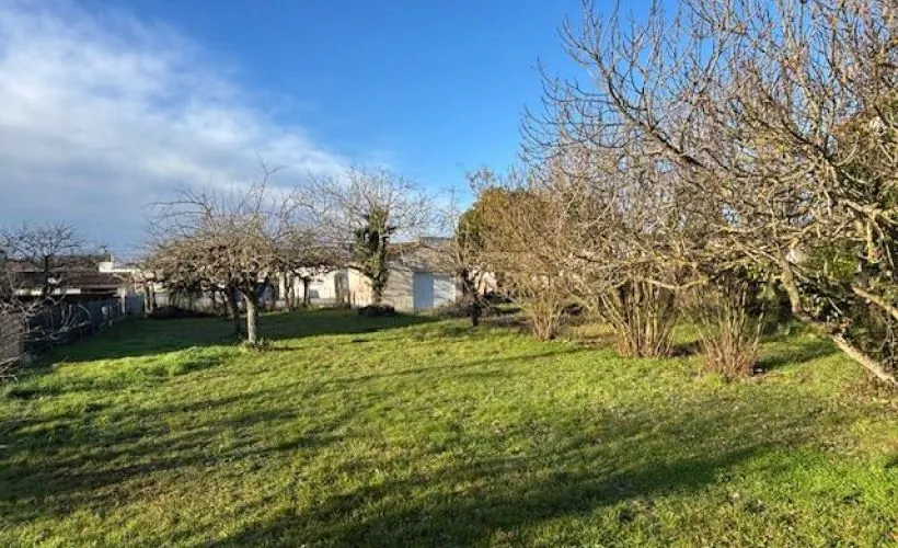 Image Terrain à bâtir de 738 m² à SEMUSSAC (17)
