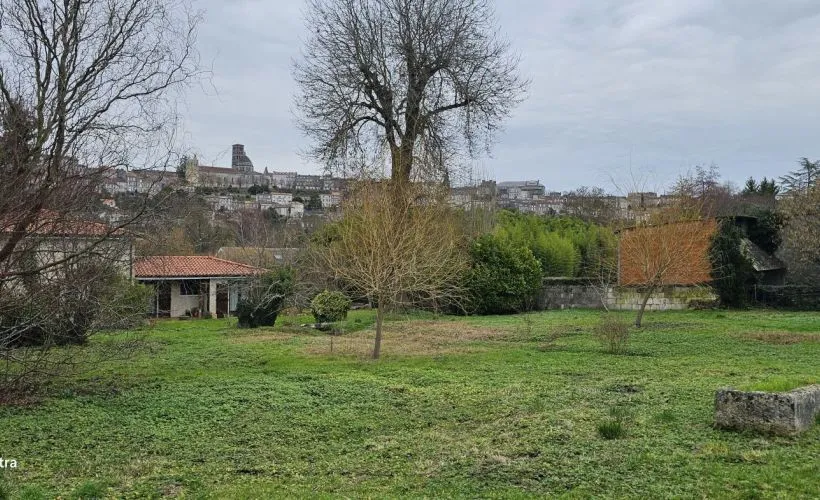 Image Terrain à bâtir de 900 m² à ANGOULEME (16)