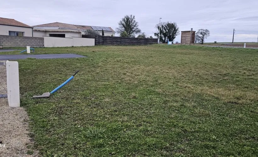 Image Terrain à bâtir de 528 m² à RUELLE-SUR-TOUVRE (16)