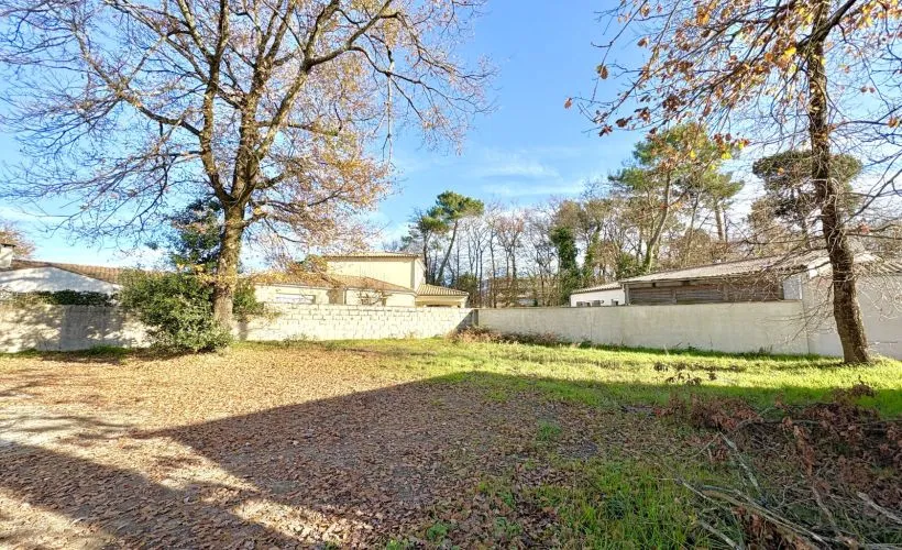 Image Terrain à bâtir de 413 m² à LA TREMBLADE (17)