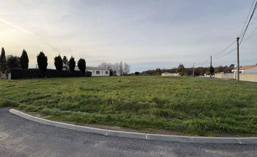 Image Terrain à bâtir de 1055 m² à BOIS (17)