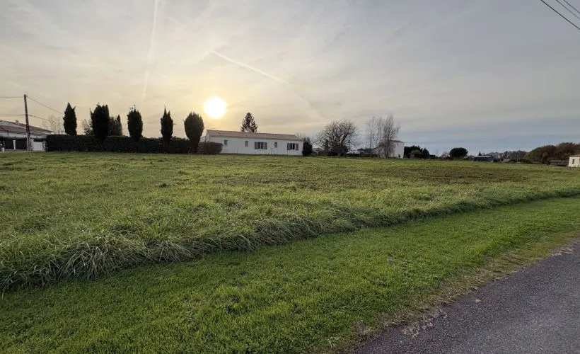 Image Terrain à bâtir de 1036 m² à BOIS (17)